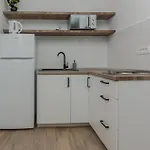 1 Bedroom Gorgeous In Appartamento Vir